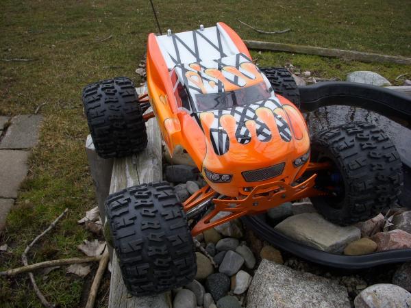 my custom E-revo new paint