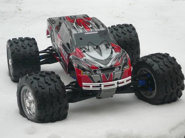 Traxxas E-Maxx 3905
4S lipo, Lehner 1940-7, MGM ComPro 12018-3 Expert