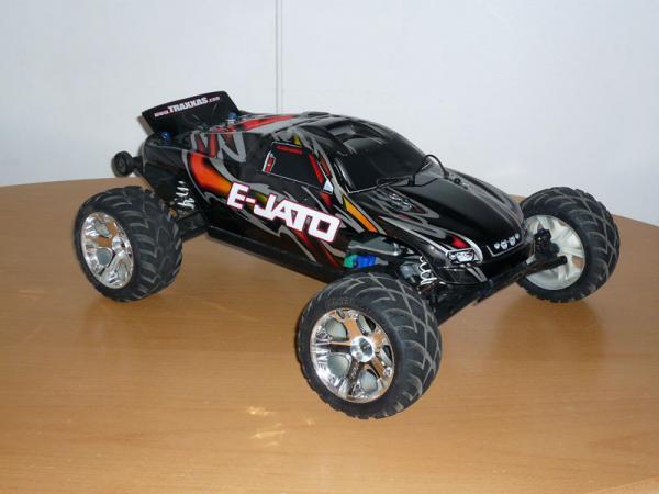 Traxxas E-Jato
3S lipo, Lehner Basic 5300, Mamba Max