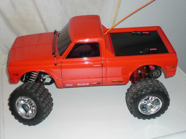 Traxxas Stampede XL-5 (built completely from spare parts... :P)
3S lipo, CC MM5700 combo