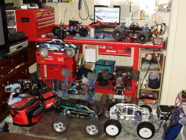 My Hobby Bench and some Toys
2 LST2,Giant T-maxx(gone),Slash,FLM Stampy,Emaxx(gone),MicroT(gone),Blade(gone)EREVO